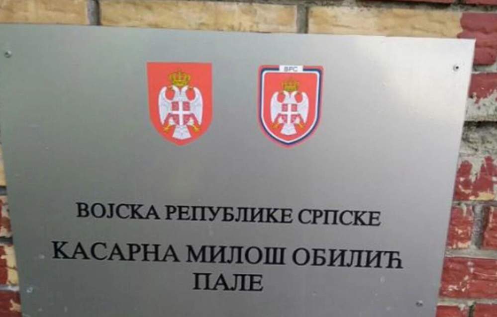 General Senad Mašović naredio skidanje table tzv. vojske RS sa kasarne na Palama